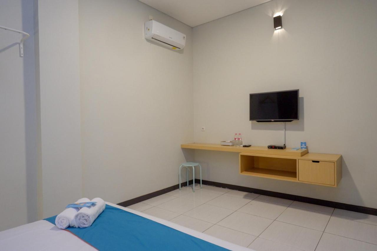 Sans Hotel Good Wish Semarang Jomblang Buitenkant foto