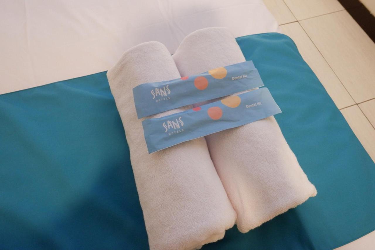 Sans Hotel Good Wish Semarang Jomblang Buitenkant foto