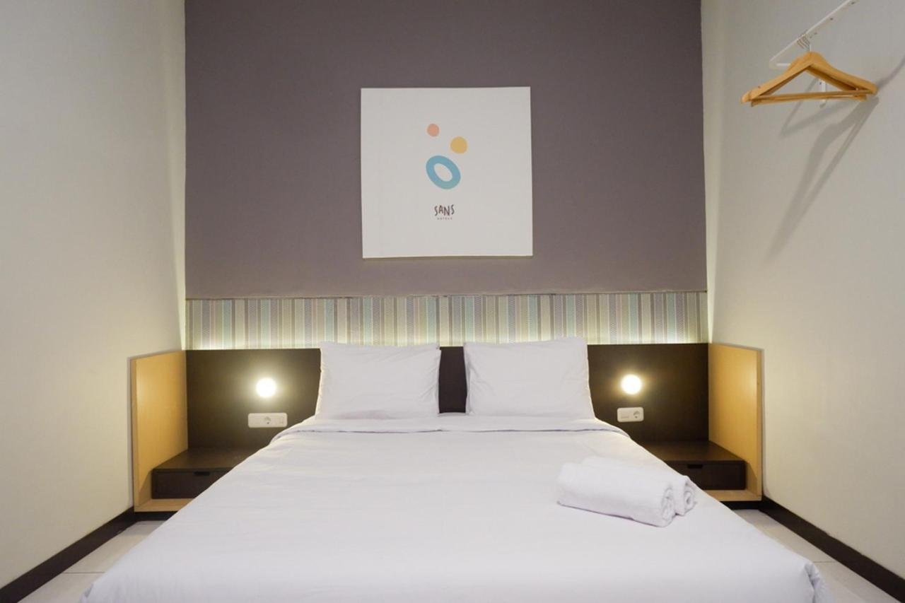 Sans Hotel Good Wish Semarang Jomblang Buitenkant foto